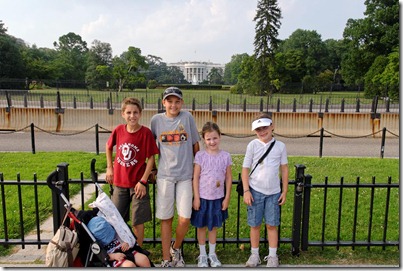 110720382tb Kids in front of White House