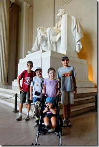 110720395tb Kids at Lincoln Memorial