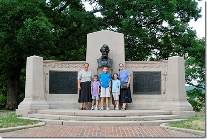110722457tb Becky and family at Lincoln monument at Gettysburg