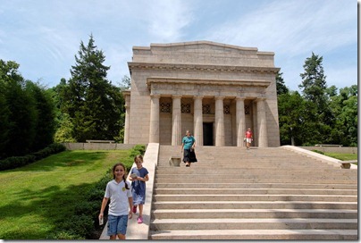 110804725tb Family walking from Lincoln birthplace memorial